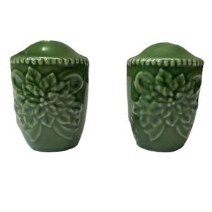 CRACKER Barrel Vintage Peace On Earth Green Salt & Pepper Shaker Set, Christmas
